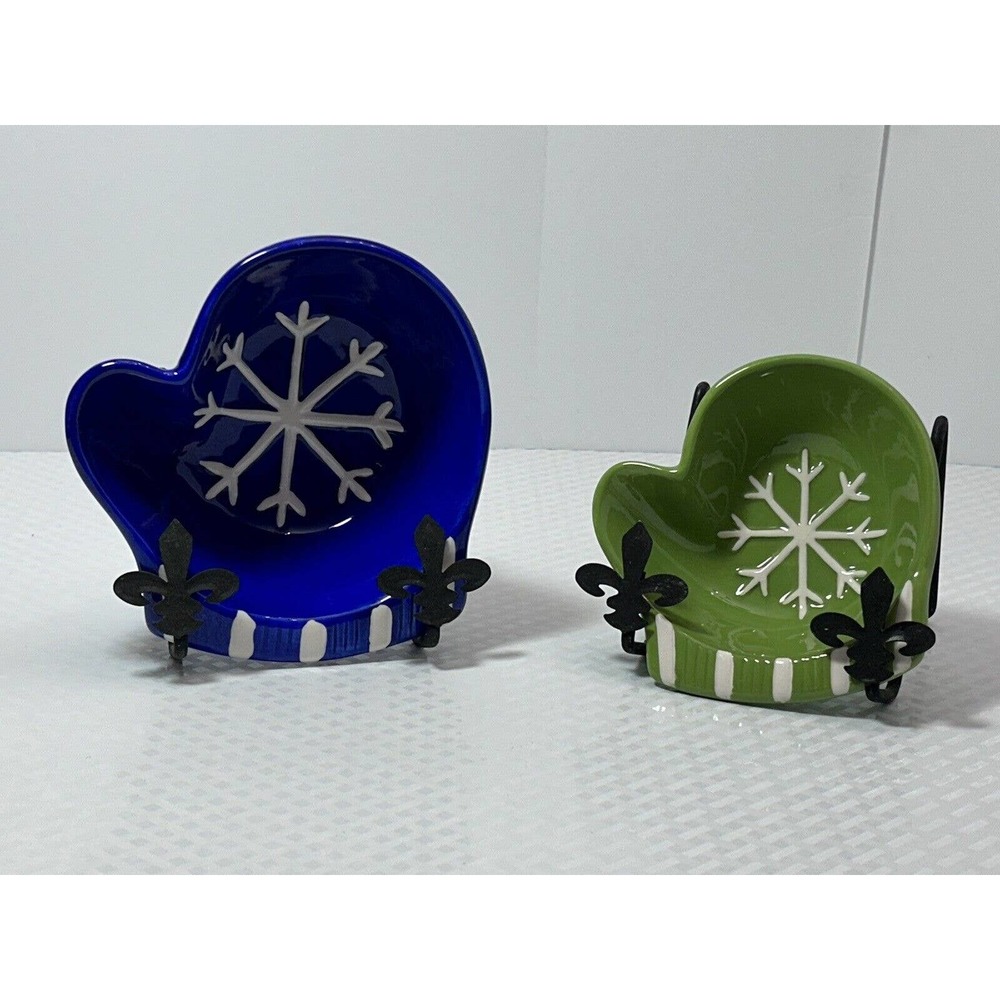 2 Vintage BW‎ Boston Warehouse Christmas Mitten Nesting Serving BOWLS